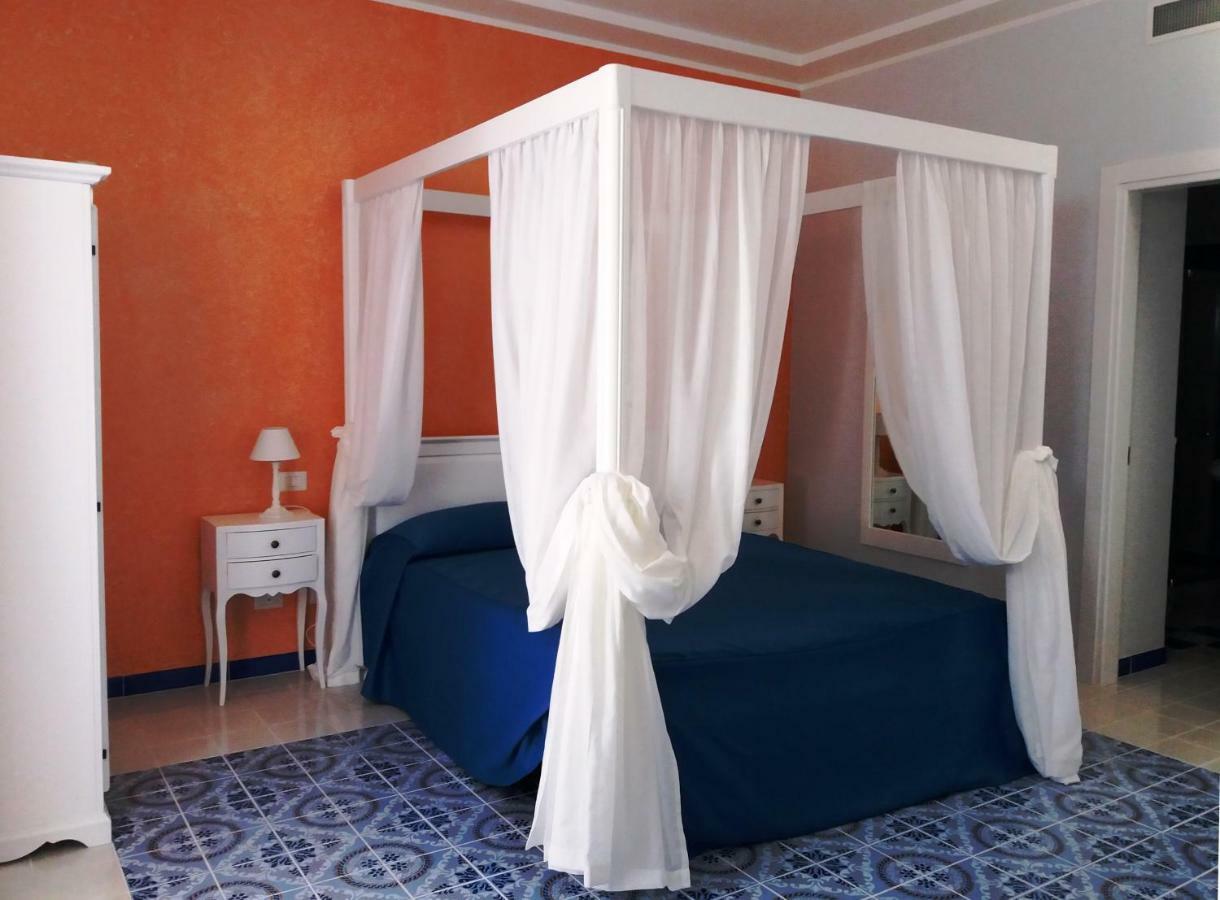 Odysseus Hotel Липари Экстерьер фото