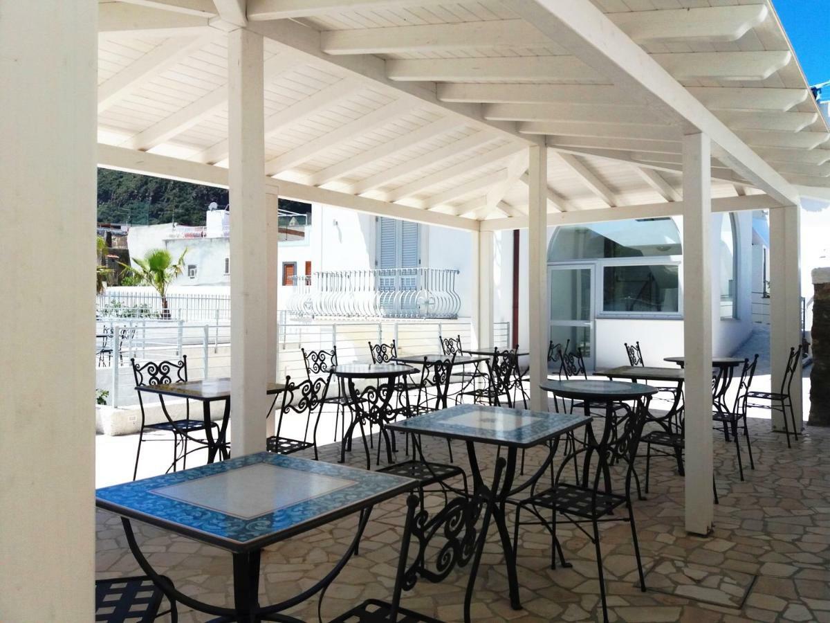 Odysseus Hotel Липари Экстерьер фото
