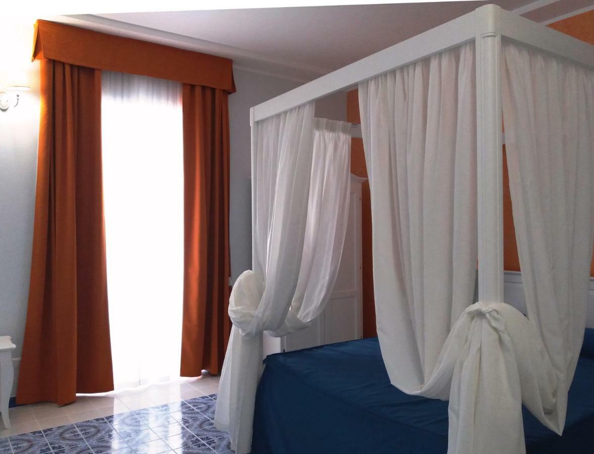 Odysseus Hotel Липари Экстерьер фото