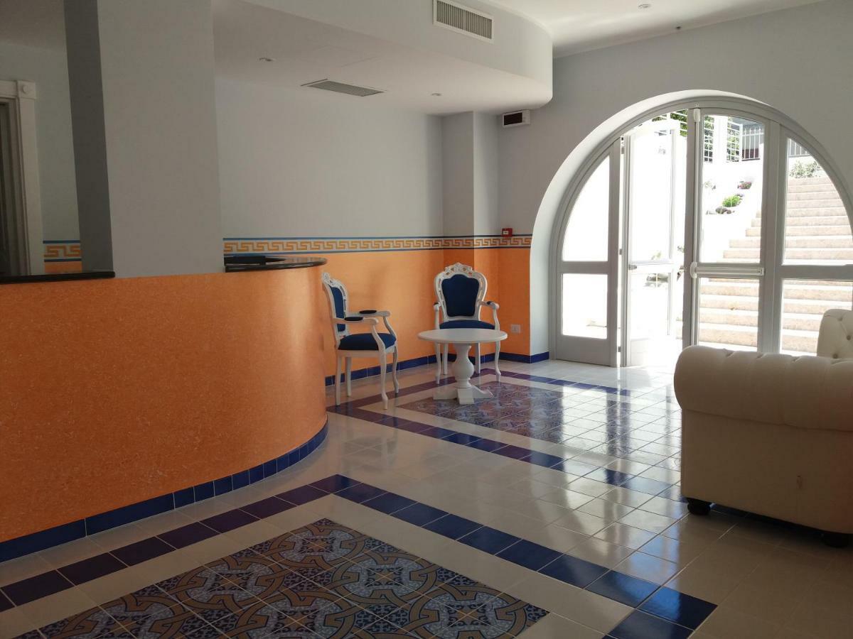 Odysseus Hotel Липари Экстерьер фото