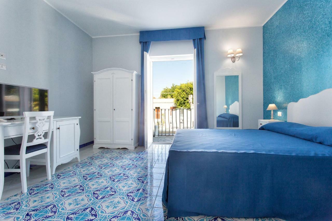 Odysseus Hotel Липари Экстерьер фото