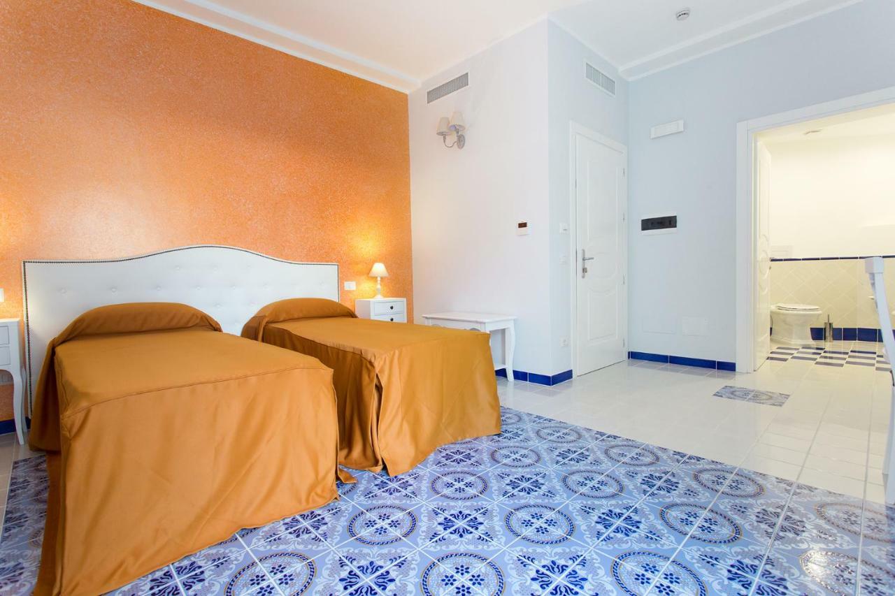 Odysseus Hotel Липари Экстерьер фото