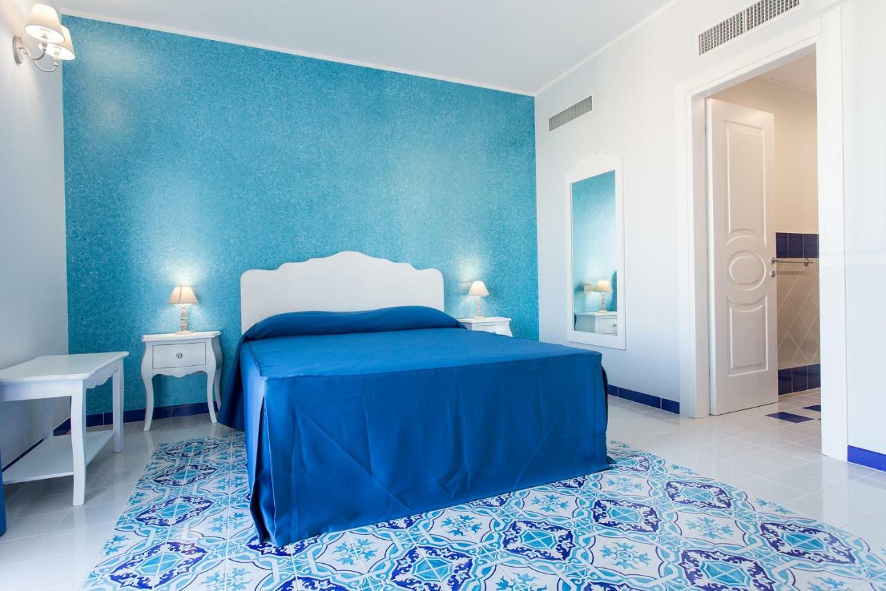 Odysseus Hotel Липари Экстерьер фото