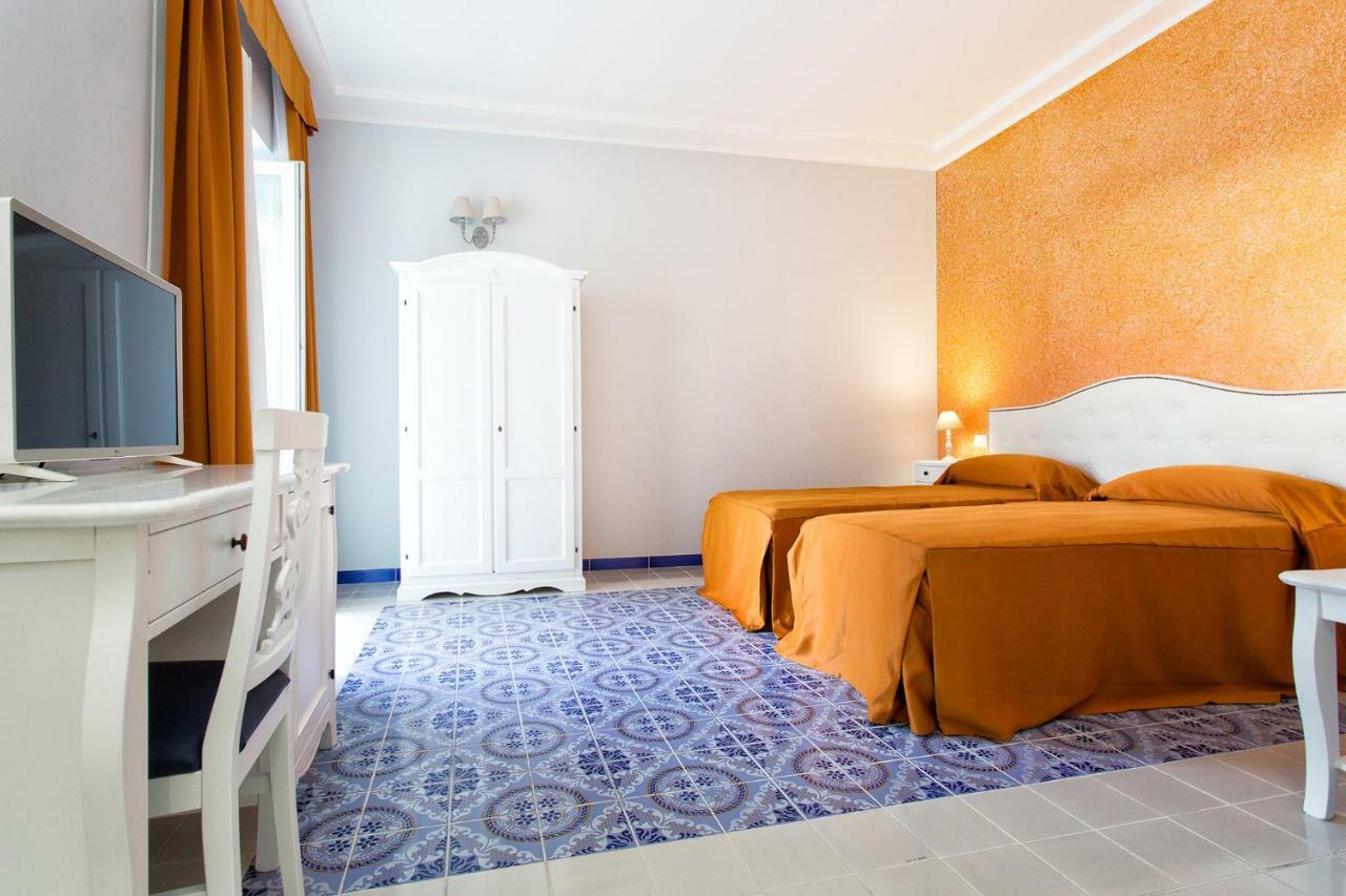Odysseus Hotel Липари Экстерьер фото