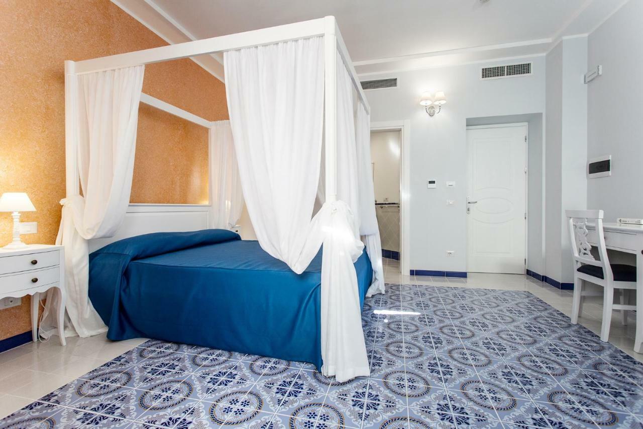 Odysseus Hotel Липари Экстерьер фото