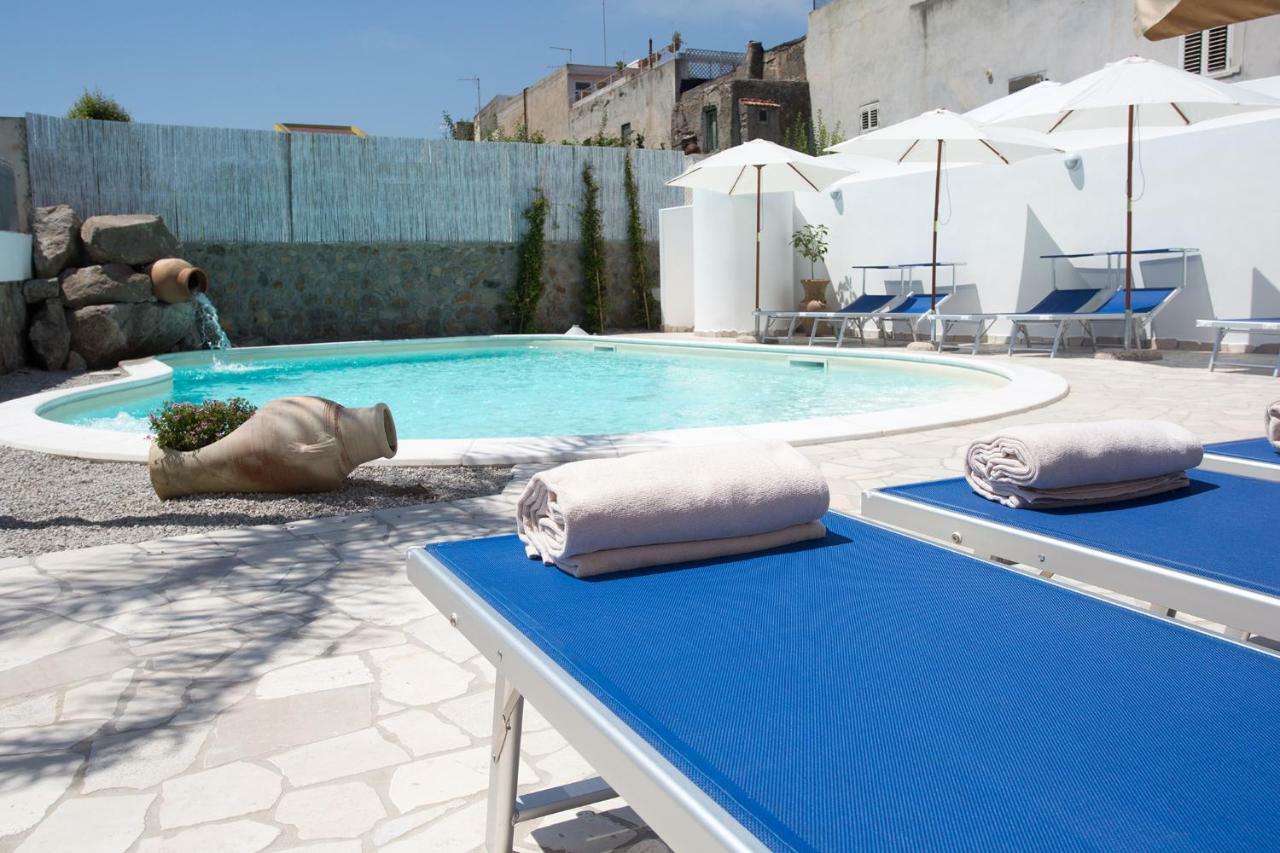 Odysseus Hotel Липари Экстерьер фото