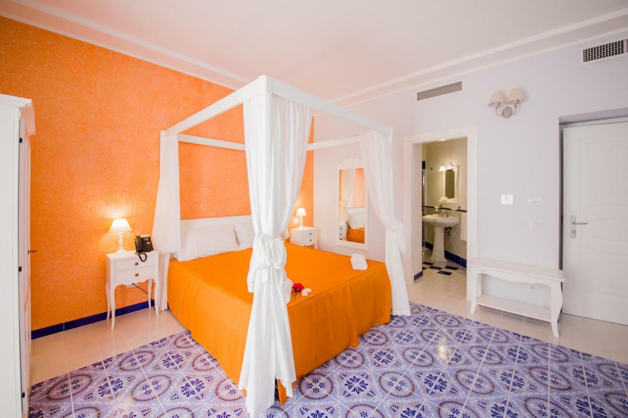 Odysseus Hotel Липари Экстерьер фото