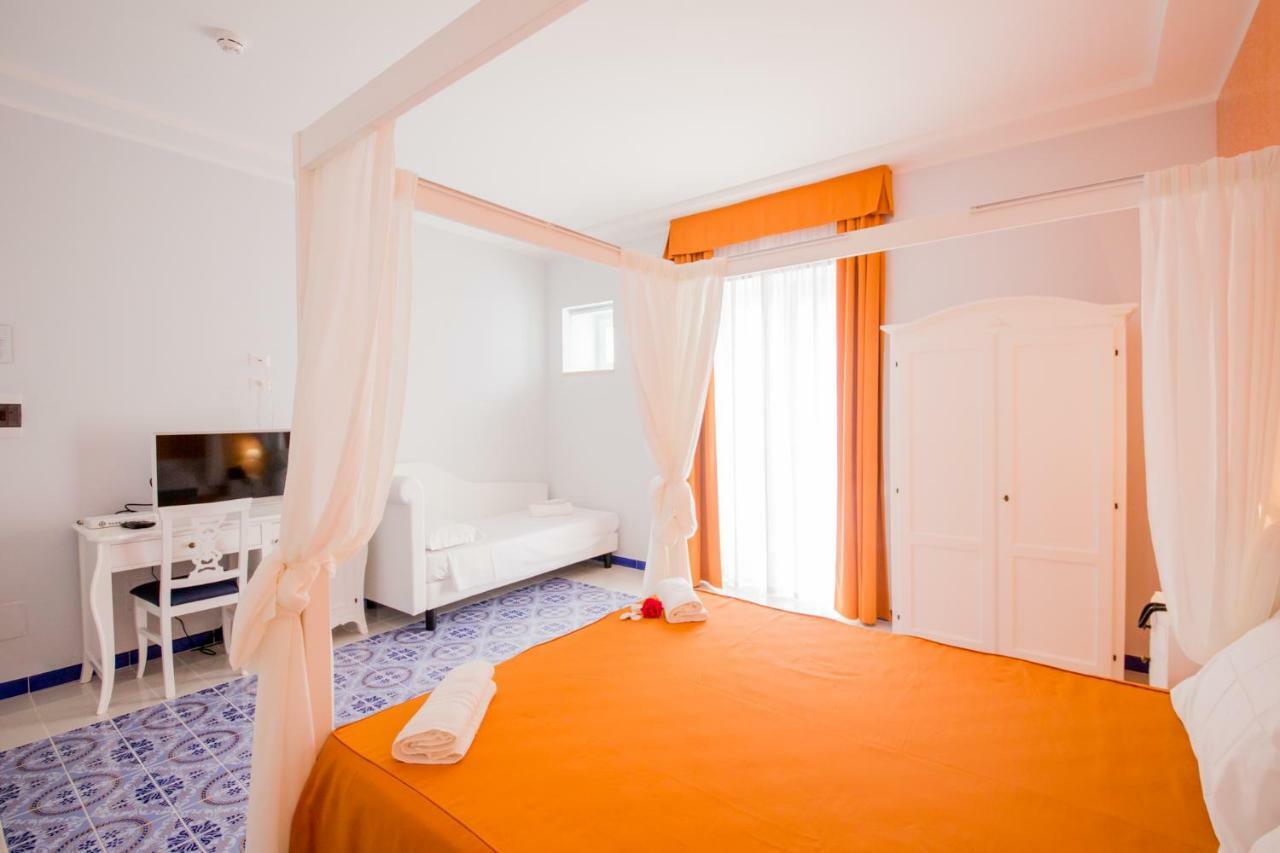 Odysseus Hotel Липари Экстерьер фото