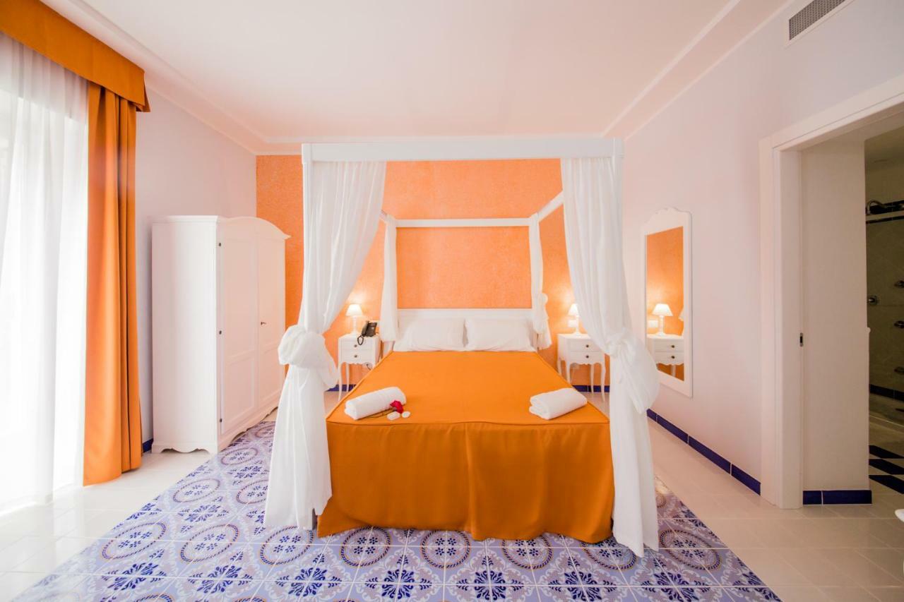 Odysseus Hotel Липари Экстерьер фото