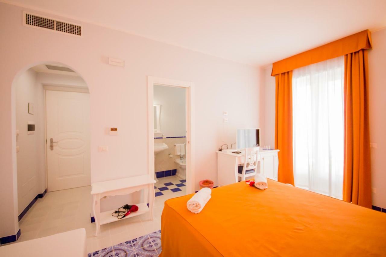 Odysseus Hotel Липари Экстерьер фото