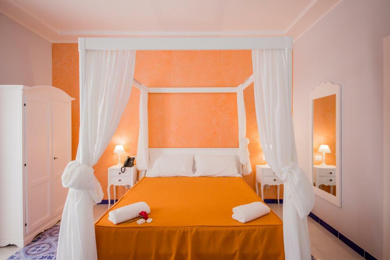 Odysseus Hotel Липари Экстерьер фото